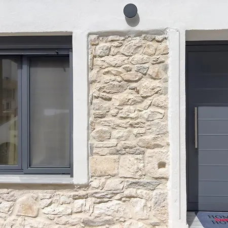 Domus F Apartment