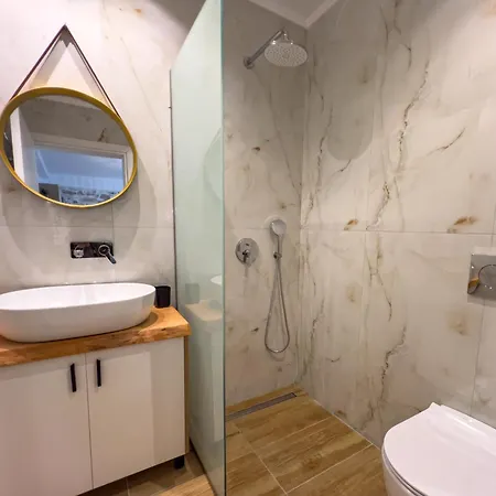Domus F Apartment
