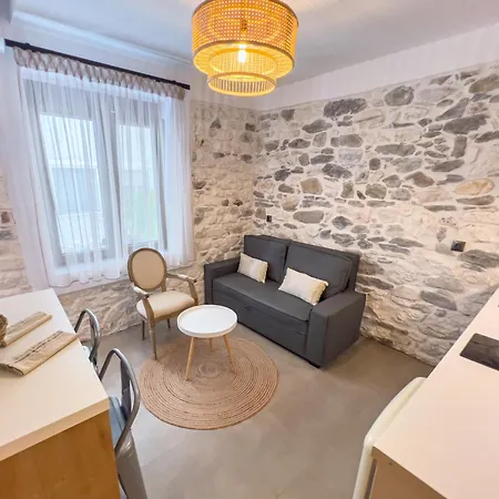 Domus F Apartment